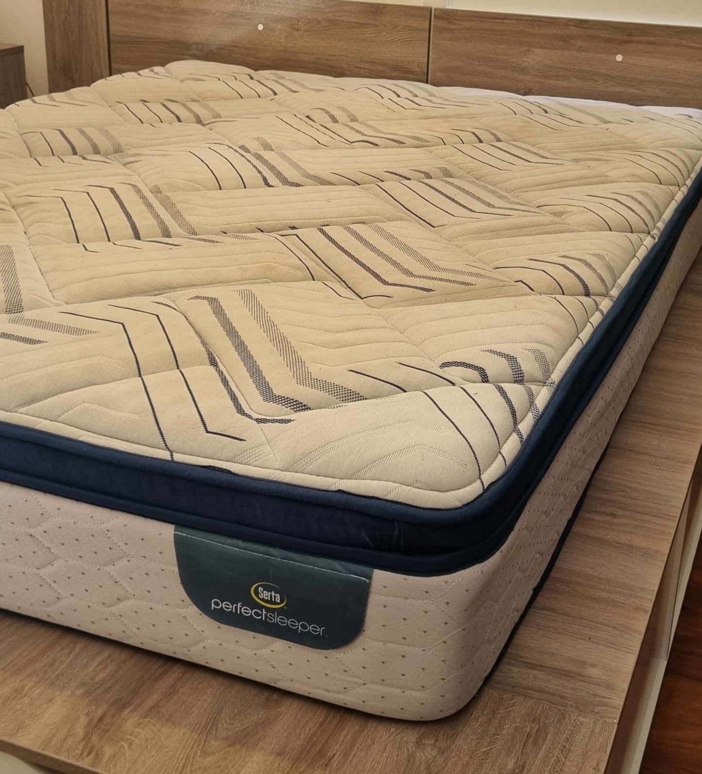 Colchon Serta de resortes 1.40 x 1.90mts