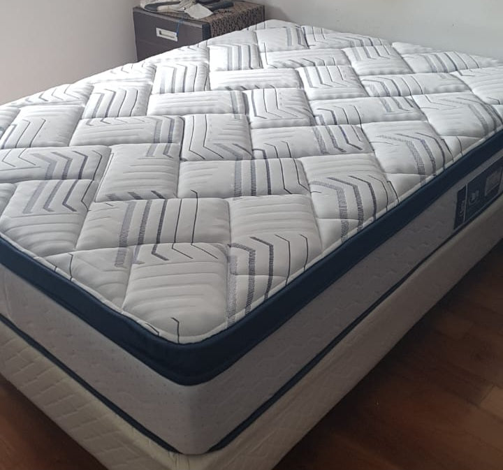 Colchon Serta de resortes 1.40 x 1.90mts