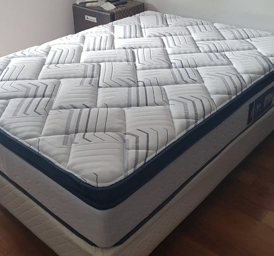 Colchon Serta de resortes 1.40 x 1.90mts